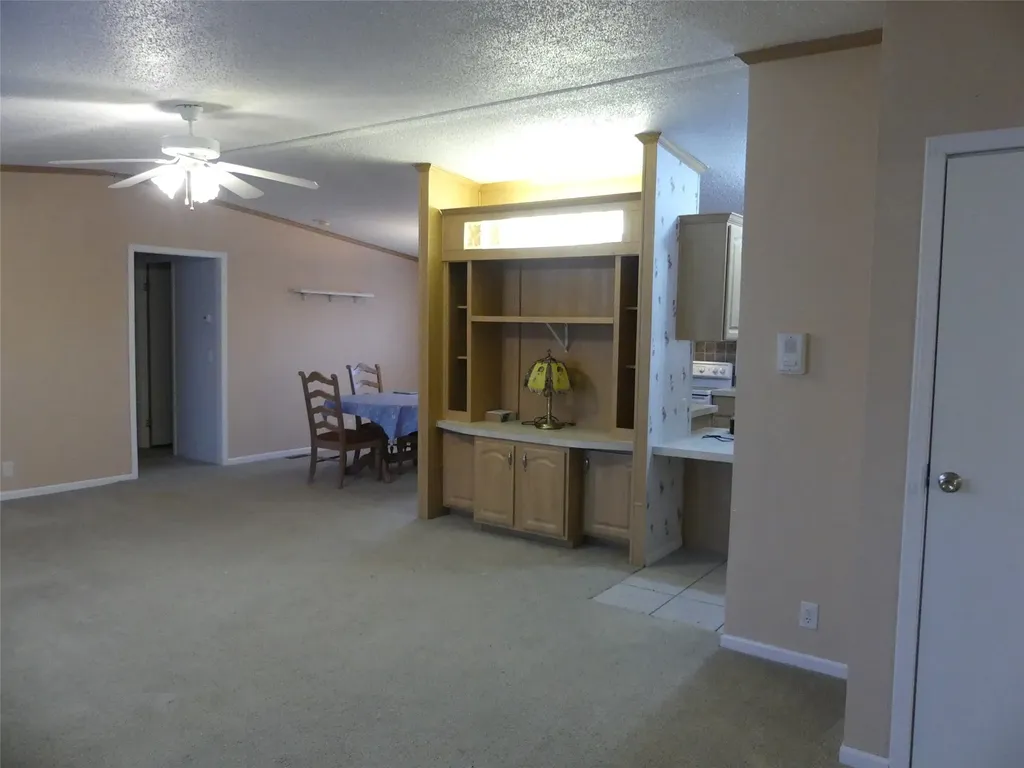 422 Hutchinson Street Bowie TX 76230