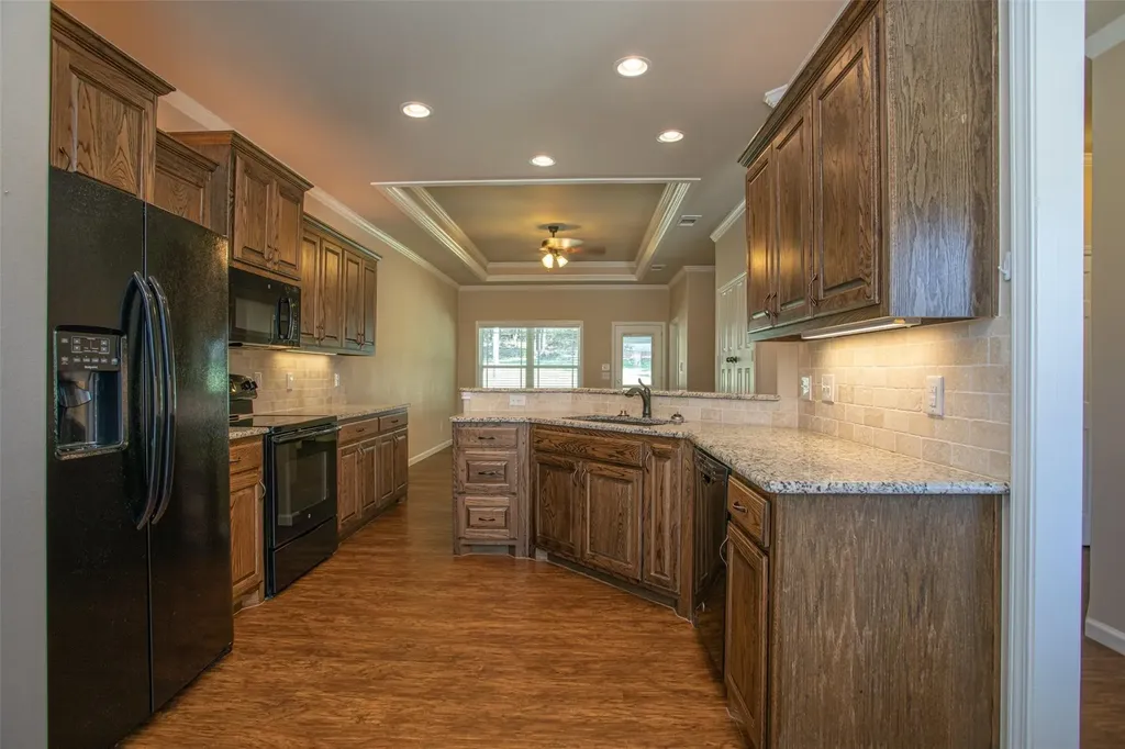 457 Neals Hill Road Oak Ridge TX 76240