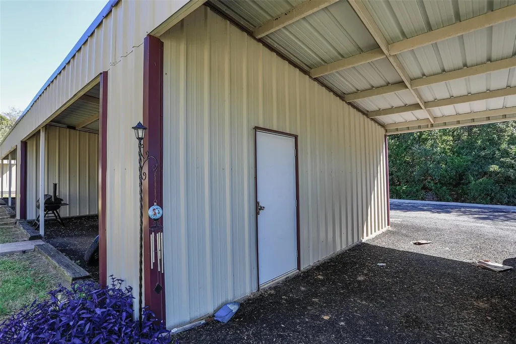 457 Neals Hill Road Oak Ridge TX 76240
