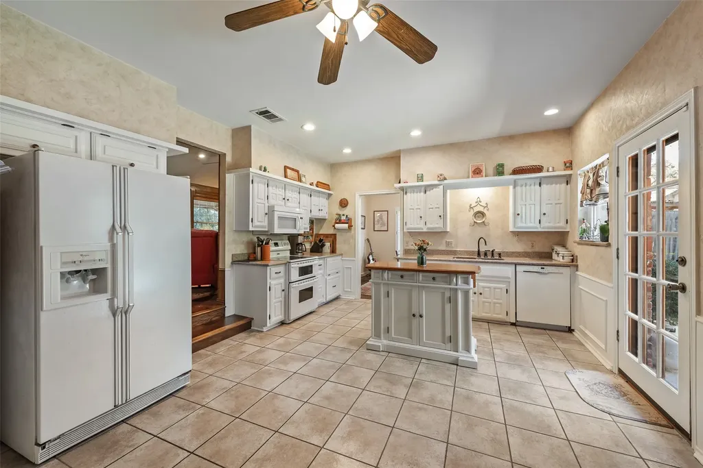 1719 Autumn Lane Arlington TX 76012