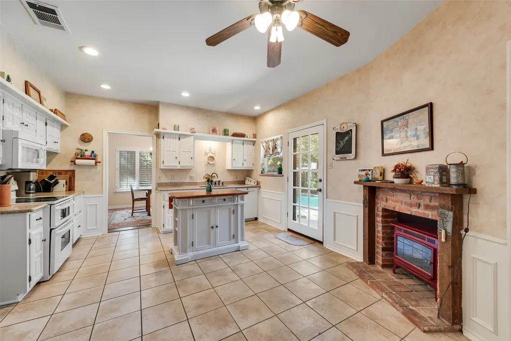 1719 Autumn Lane Arlington TX 76012