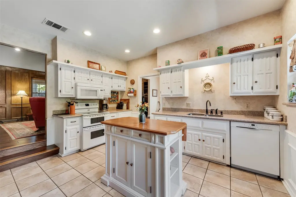 1719 Autumn Lane Arlington TX 76012