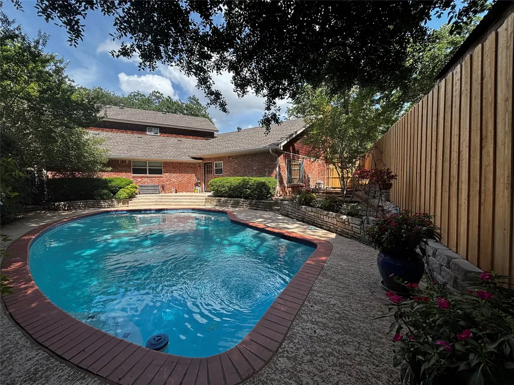 1719 Autumn Lane Arlington TX 76012