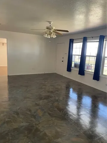 1056-1058 Ih 35 S Abbott TX 76621