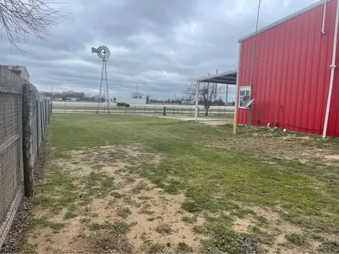 1056-1058 Ih 35 S Abbott TX 76621