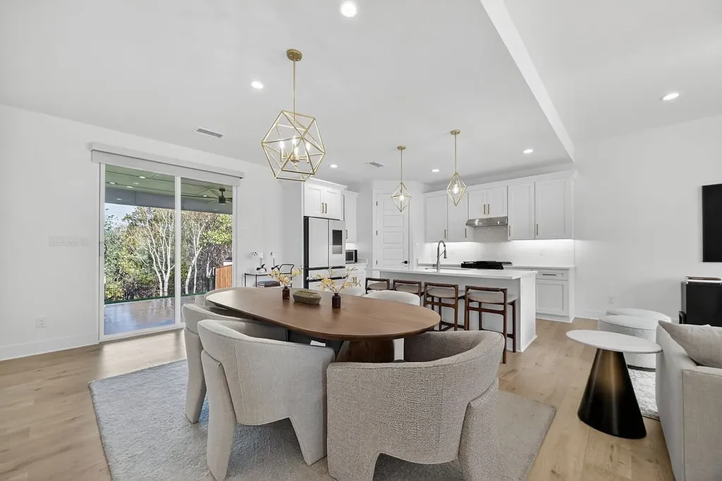 2006 Oak Garden Court Dallas TX 75232
