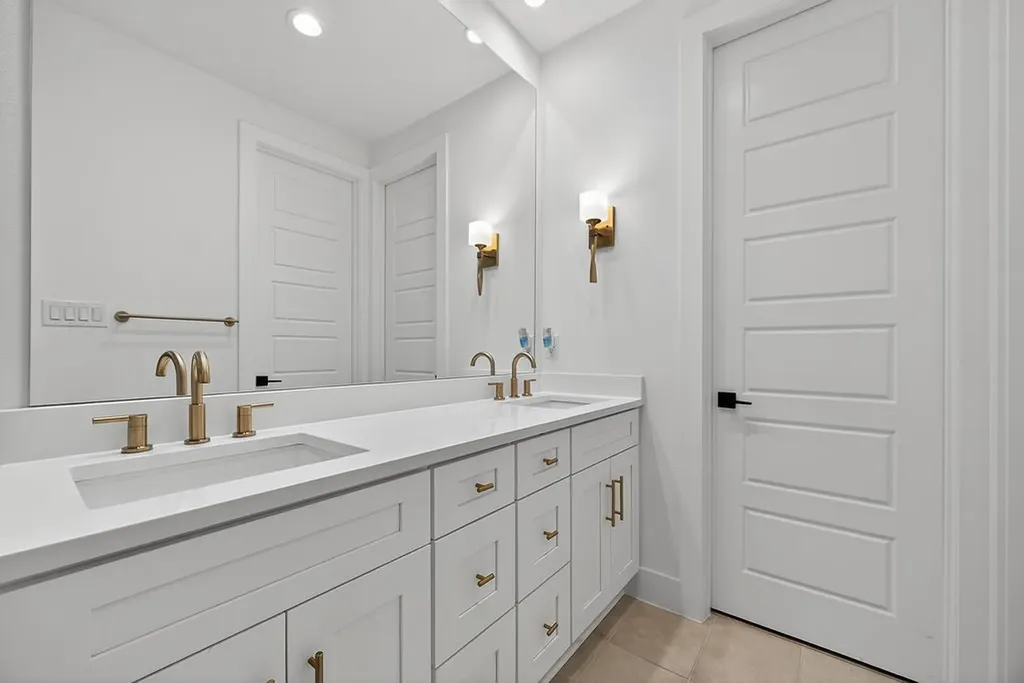 2006 Oak Garden Court Dallas TX 75232