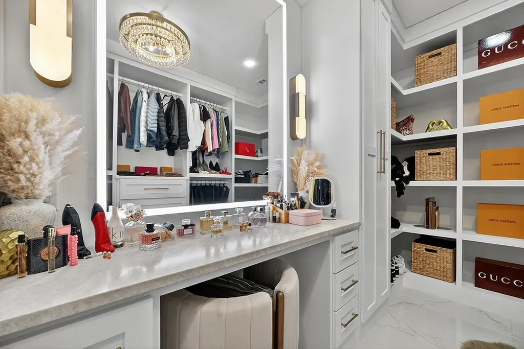 2006 Oak Garden Court Dallas TX 75232