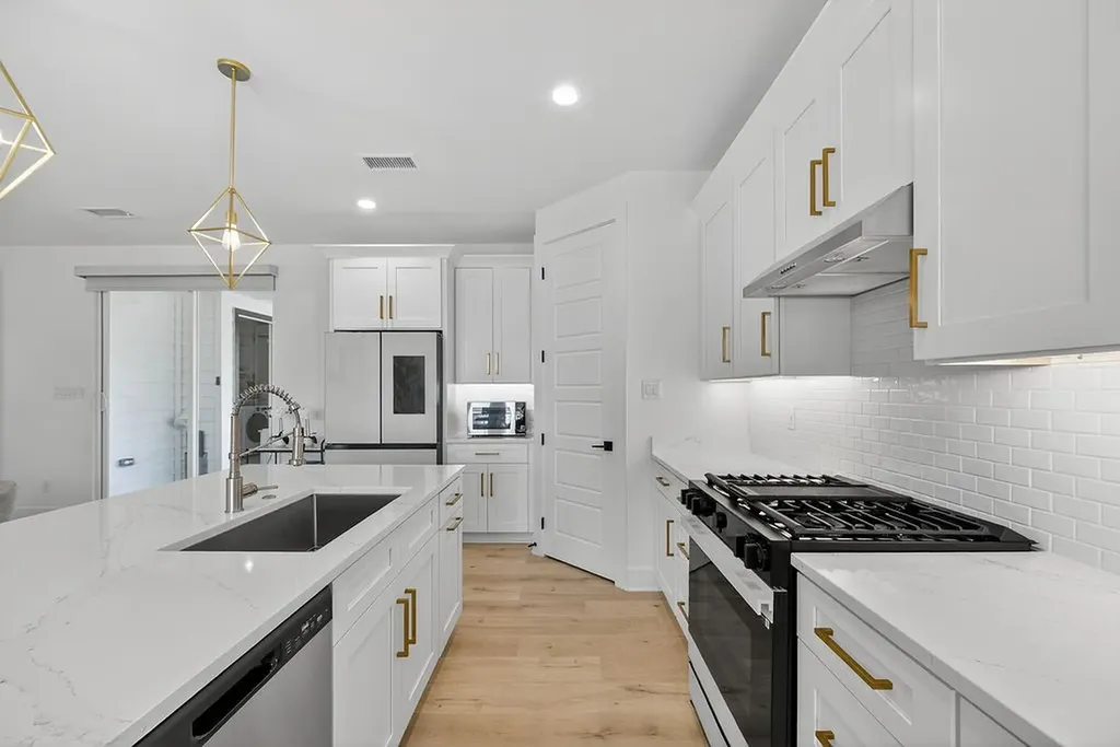2006 Oak Garden Court Dallas TX 75232