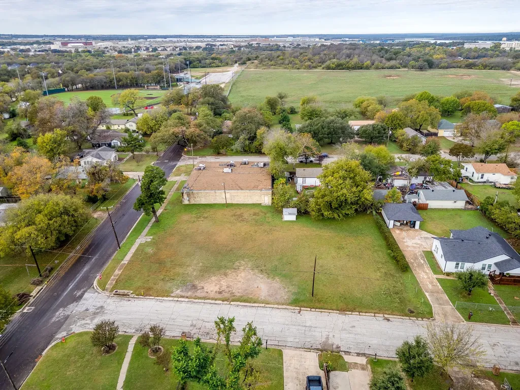 5550 Baylor Avenue River Oaks TX 76114