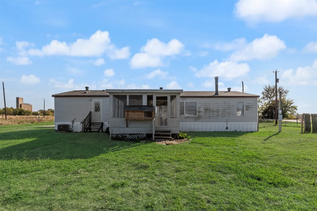 817 Kaufman Street Rosser TX 75157