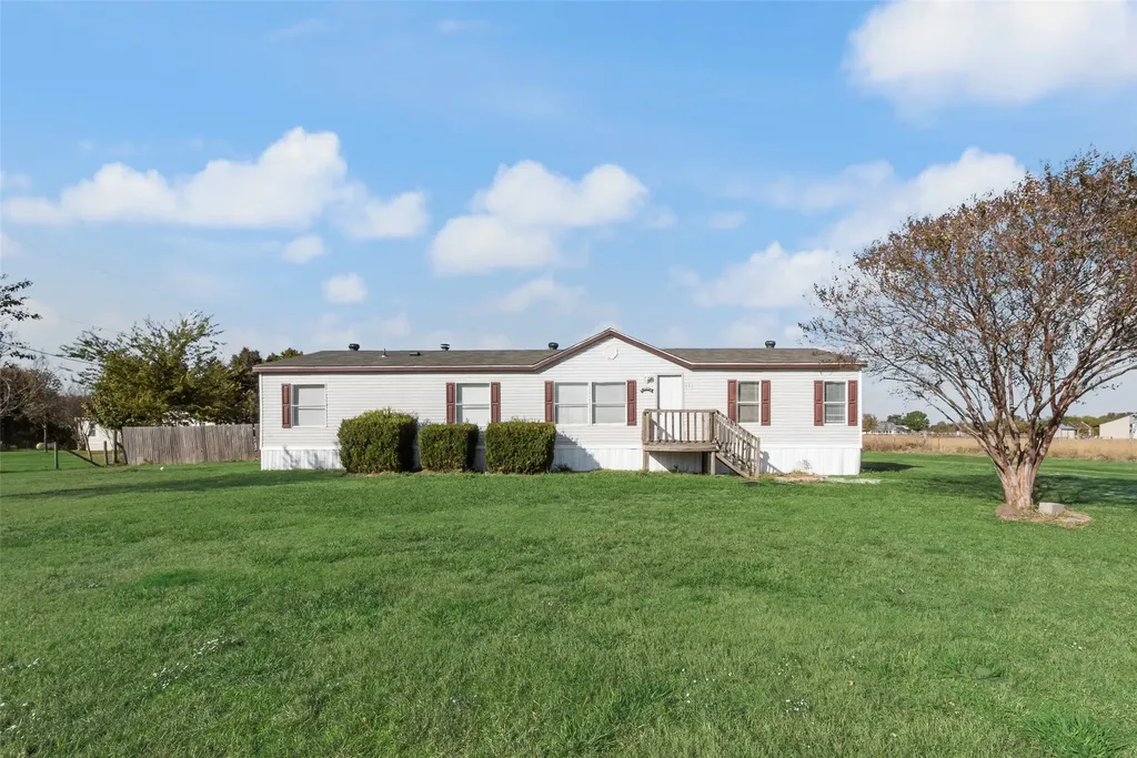 817 Kaufman Street Rosser TX 75157