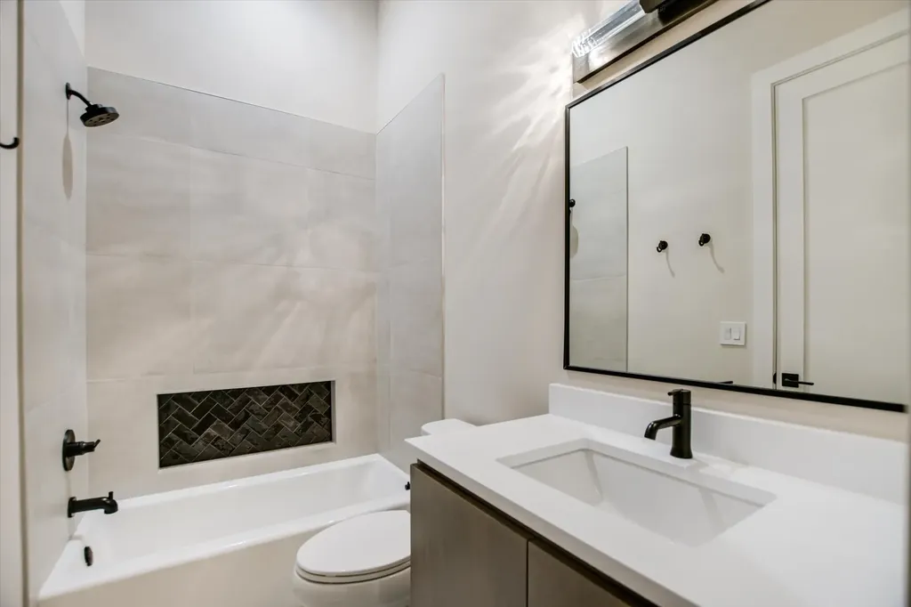 109 Island Court Horseshoe Bay TX 78657