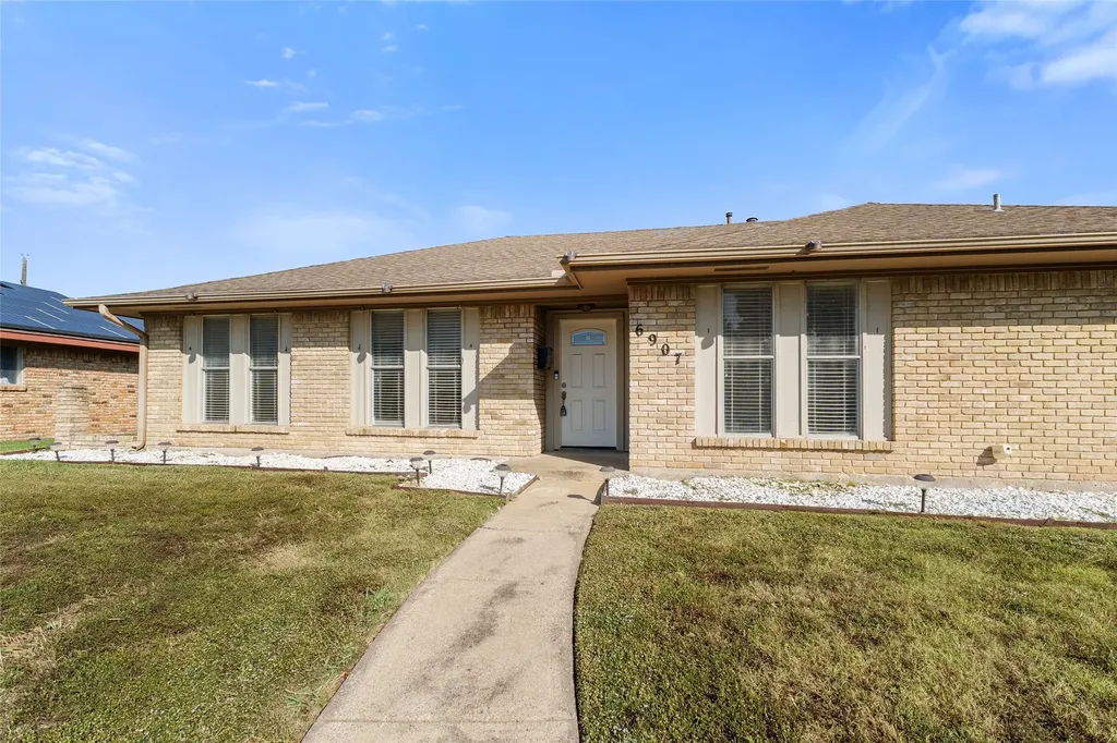 6907 Pickrell Drive Dallas TX 75227