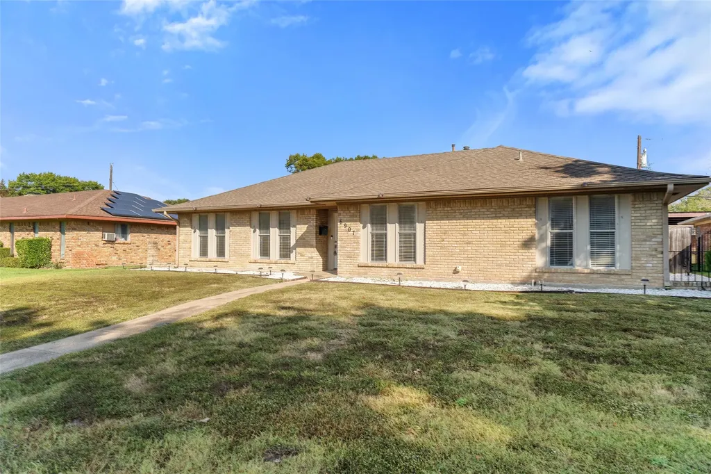 6907 Pickrell Drive Dallas TX 75227