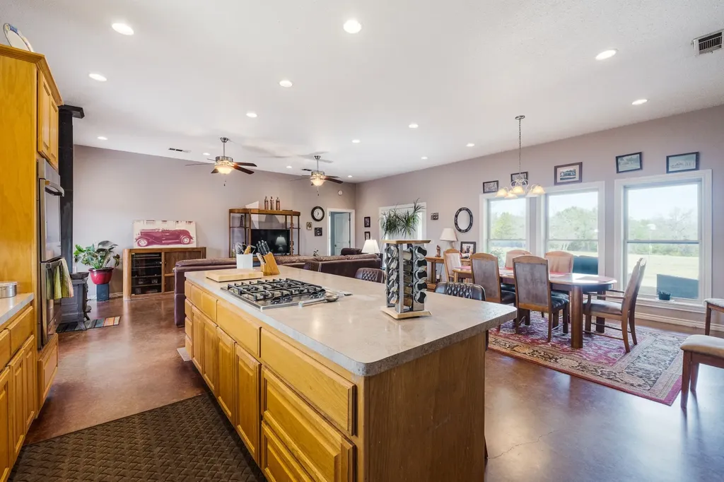 8089 Fm 580 E Kempner TX 76539