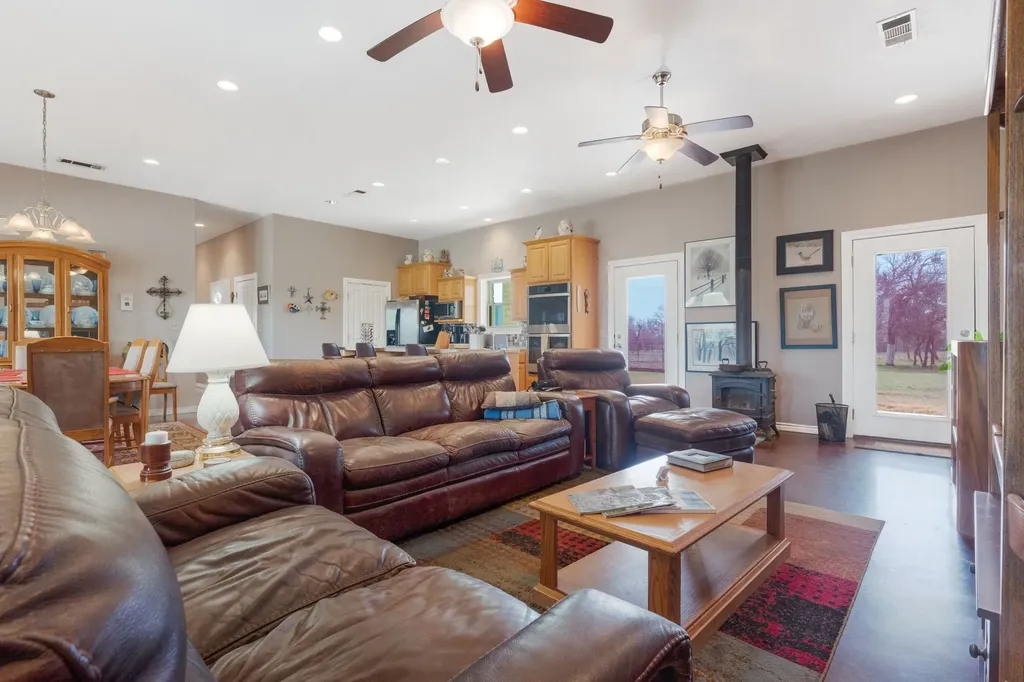 8089 Fm 580 E Kempner TX 76539