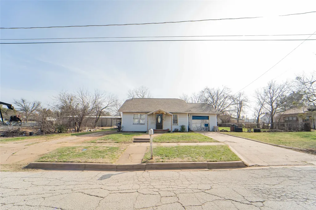 1109 W Elm Street Breckenridge TX 76424