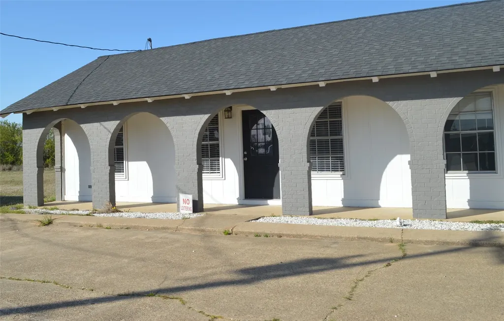 800 W Front Street De Kalb TX 75559
