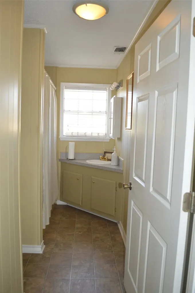 802 W Front Street De Kalb TX 75559