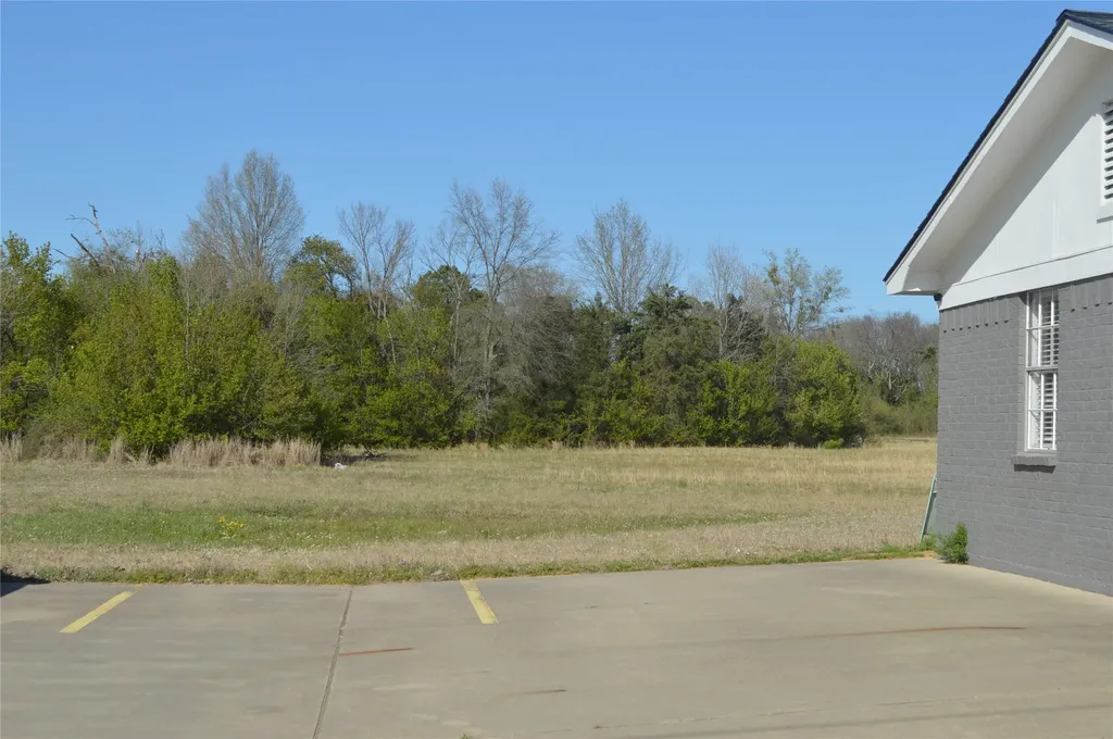 802 W Front Street De Kalb TX 75559