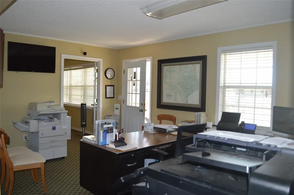 802 W Front Street De Kalb TX 75559