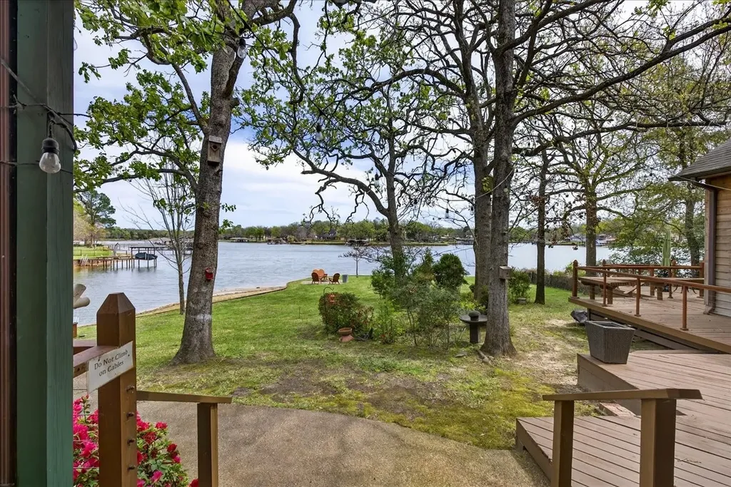 125 Lark Drive Enchanted Oaks TX 75156
