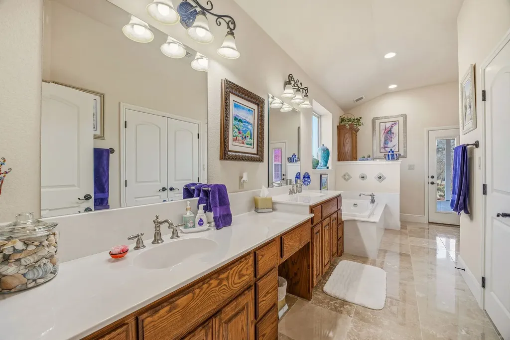 1218 Meander Road Granbury TX 76049
