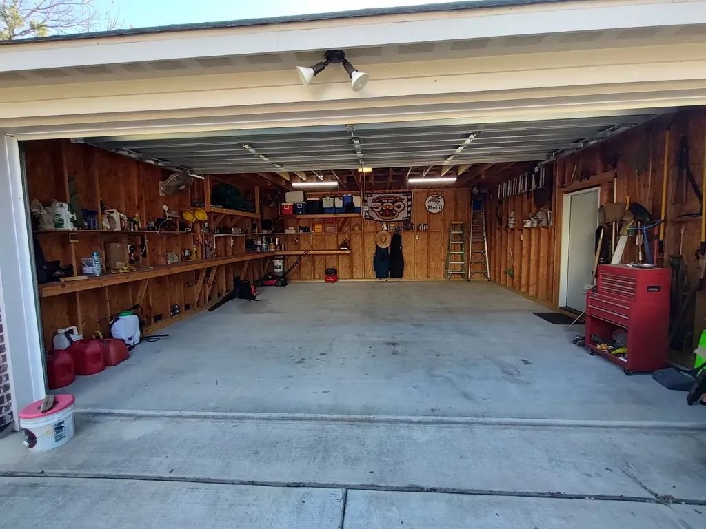 1218 Meander Road Granbury TX 76049