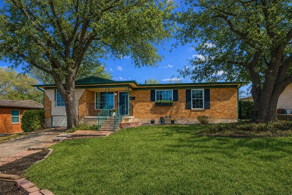 Dallas TX, 2217 Longwood Lane