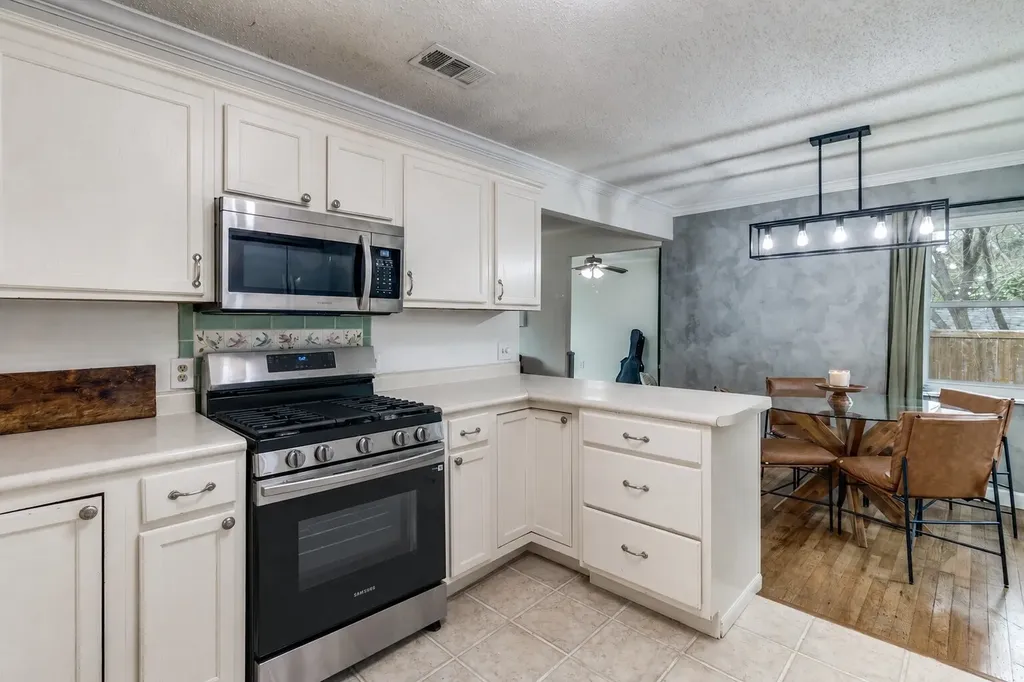 2217 Longwood Lane Dallas TX 75228