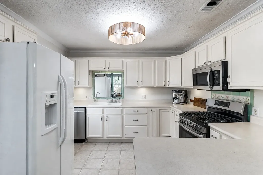 2217 Longwood Lane Dallas TX 75228