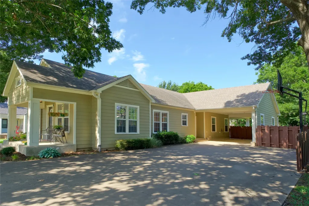 613 N Main Street Muenster TX 76252