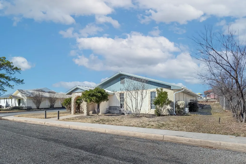305 W Dallas Street Llano TX 78643
