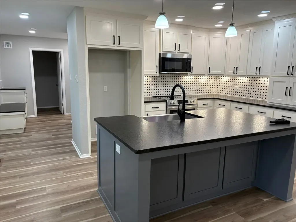 2112 Lenamon Street Waco TX 76710