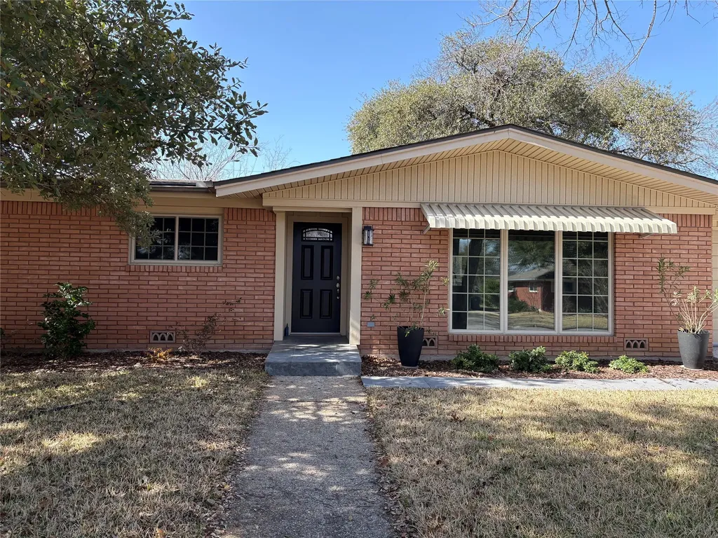 2112 Lenamon Street Waco TX 76710