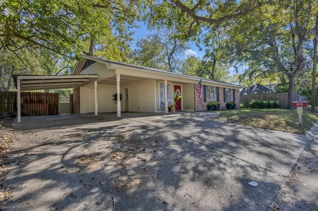 815 N Bledsoe Street Gilmer TX 75644