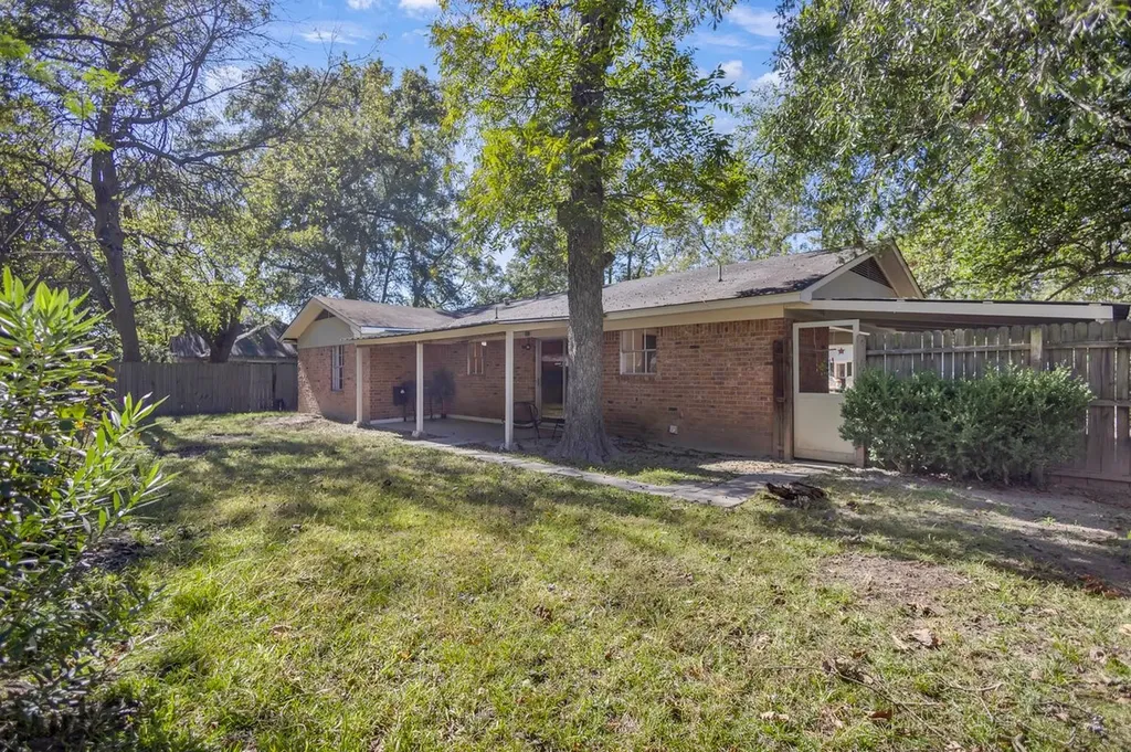 815 N Bledsoe Street Gilmer TX 75644