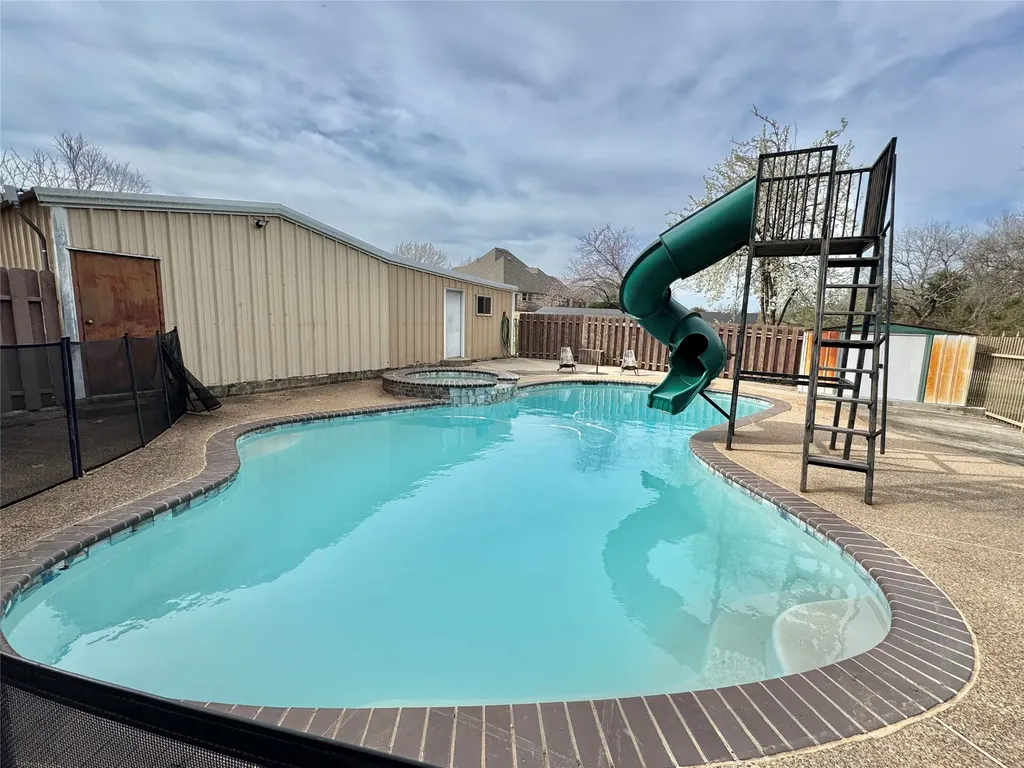231 Hickory Street Lindsay TX 76250