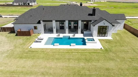 134 Sunflower Street Lorena TX 76655