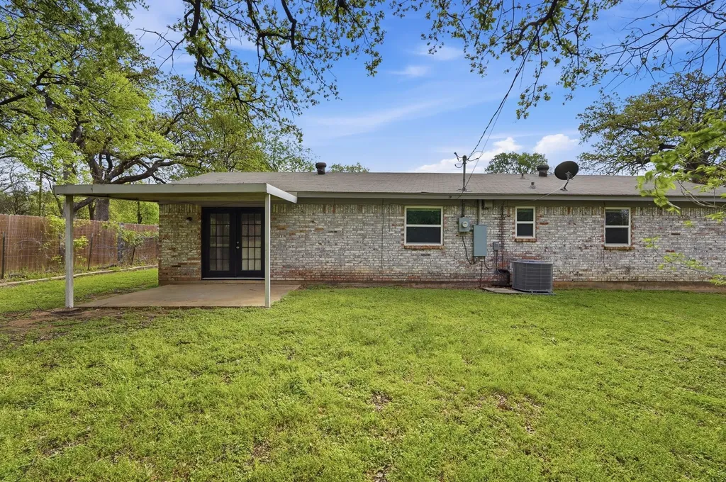 6246 Guilford Street Forest Hill TX 76119
