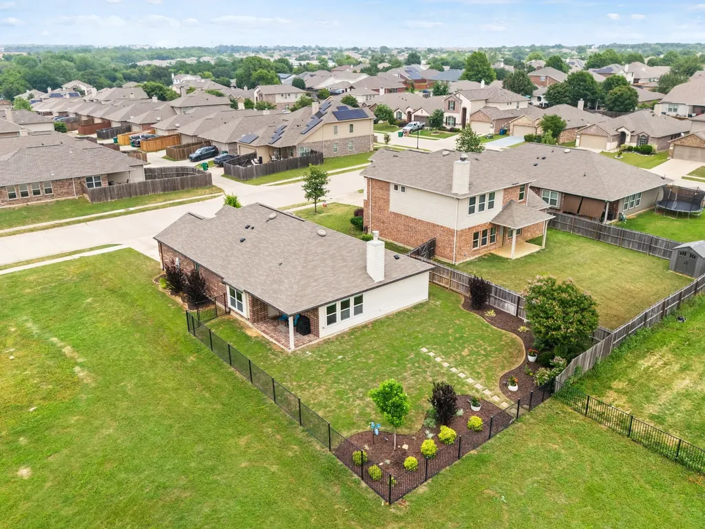8400 Sioux Trail Aubrey TX 76227