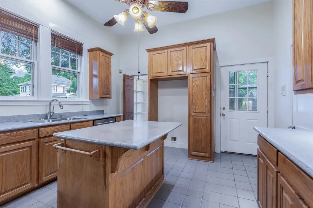 721 W Washington Street Sherman TX 75092