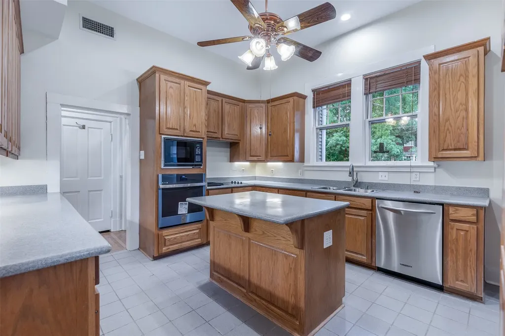 721 W Washington Street Sherman TX 75092