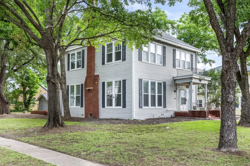 721 W Washington Street Sherman TX 75092