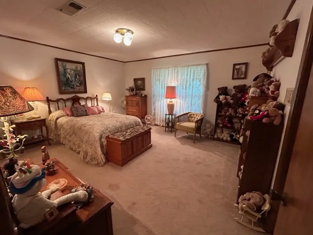 102 E Crockett Street De Kalb TX 75559