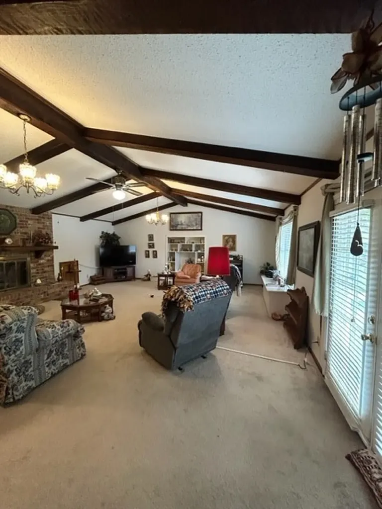 102 E Crockett Street De Kalb TX 75559