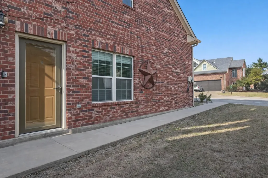 1049 Colonial Drive Coppell TX 75019