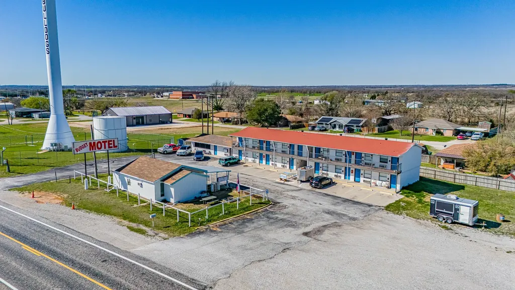 1157 W Bypass 287 Alvord TX 76255