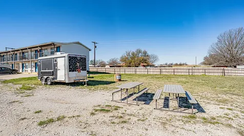 1157 W Bypass 287 Alvord TX 76255